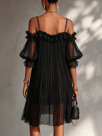Vittoria | Minivestido negro de muselina con hombros descubiertos y bordes de encaje