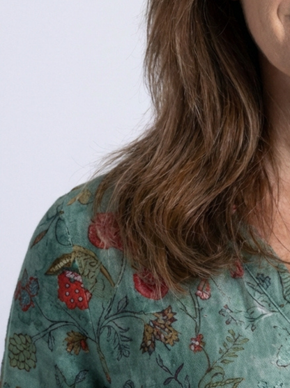 Marina™ | Vestido maxi floral con escote en V y mangas tres cuartos