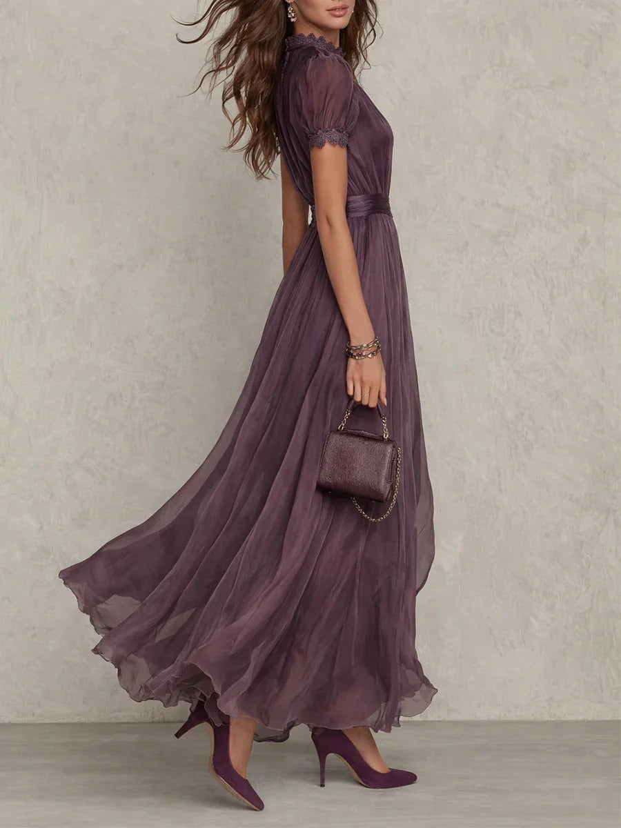 Celia | Vestido largo violeta con escote a lágrima y detalles en encaje