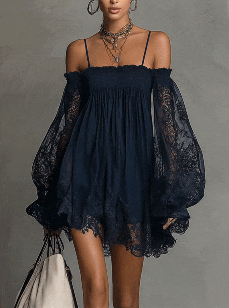 Noemi | Vestido mini en chiffon azul navy con hombros descubiertos y encaje